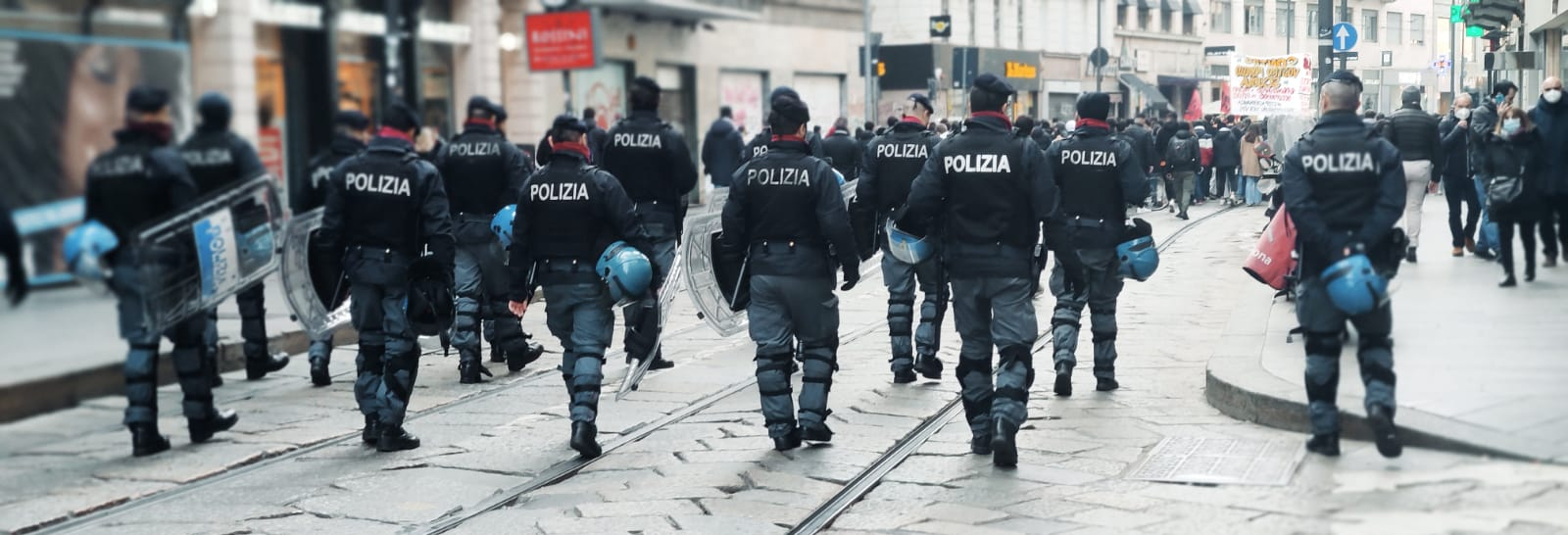 Scuola: studenti manifestano a Milano contro alternanza scuola-lavoro e maturità