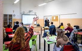 Scuola, Zangrillo: "Altri 300 milioni per aumenti al personale"