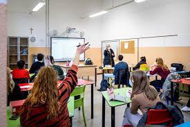 Scuola, Zangrillo: "Altri 300 milioni per aumenti al personale"