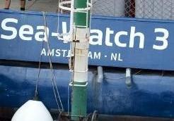 Sea Watch 3 ancora in attesa di un porto: "Scorte di latte per i piccoli si stanno esaurendo"