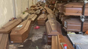Selvaggia Lucarelli al cimitero di Palermo: "Cose mai viste"