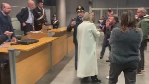 Sentenza Rigopiano, caos in aula: la rabbia dei parenti - Video