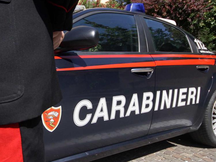 Senza fissa dimora trovato morto in un bosco nel torinese, ucciso a colpi di pistola