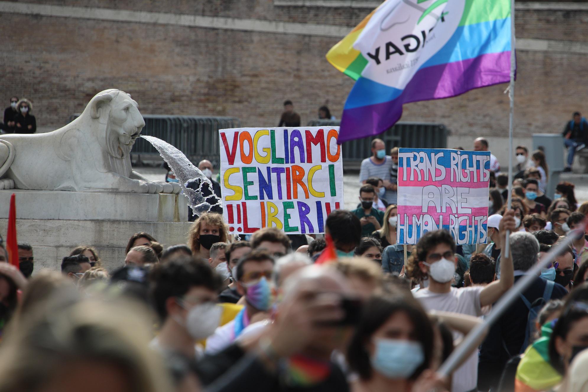 #Sepassailddlzan, ironia social: "YMCA sarà inno nazionale"