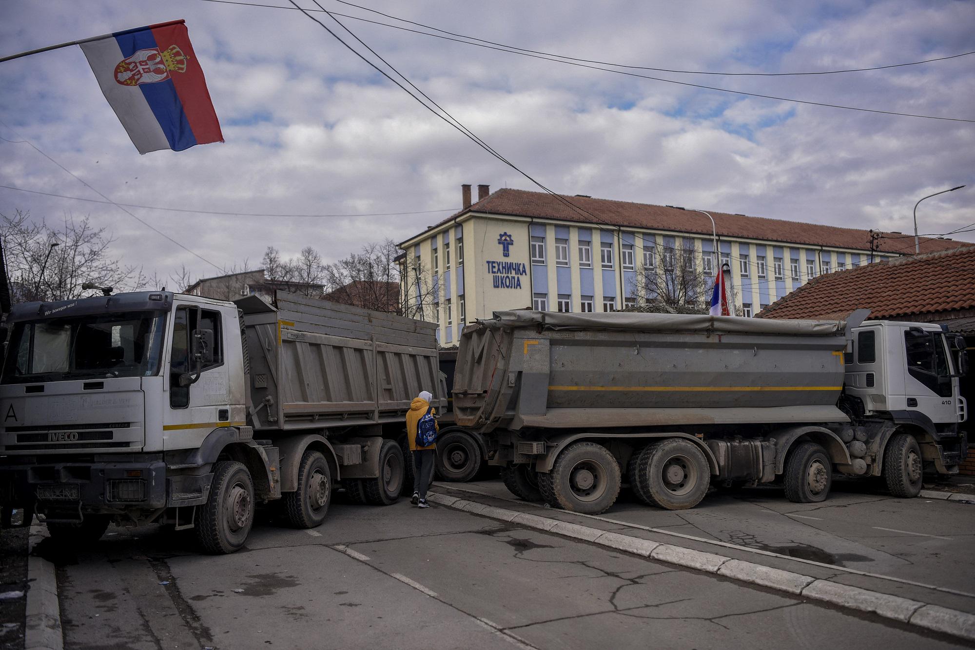 Serbia-Kosovo, Belgrado: stop a barricate