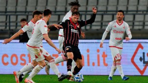 Serie B, squalifica di 10 giornate per Vasquez: insulti razzisti in Bari-Cremonese