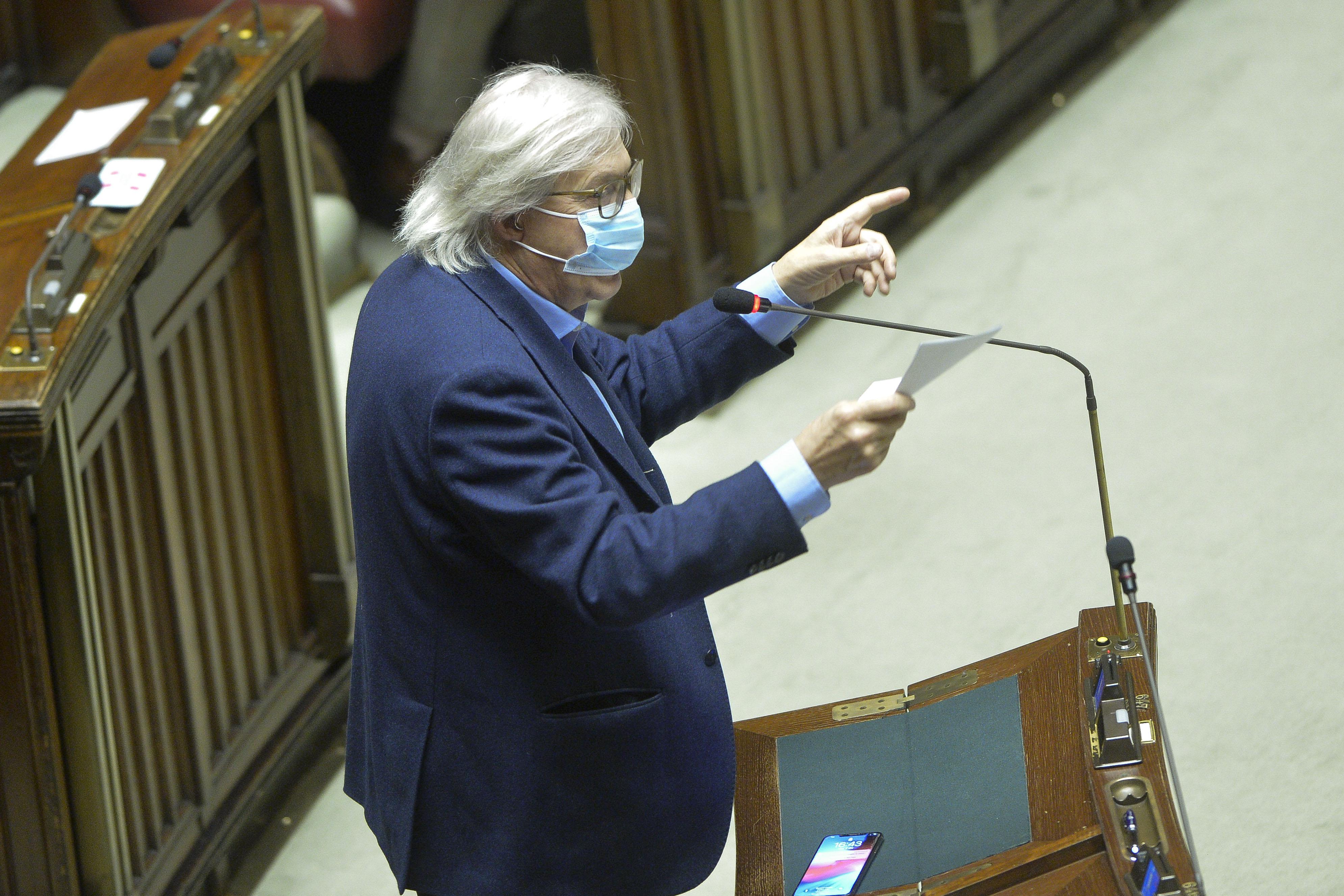 Sgarbi a Speranza: "Un giorno finirete in tribunale"