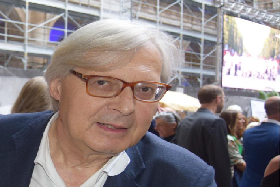 Sgarbi difende Morgan dopo insulti: "Froc..