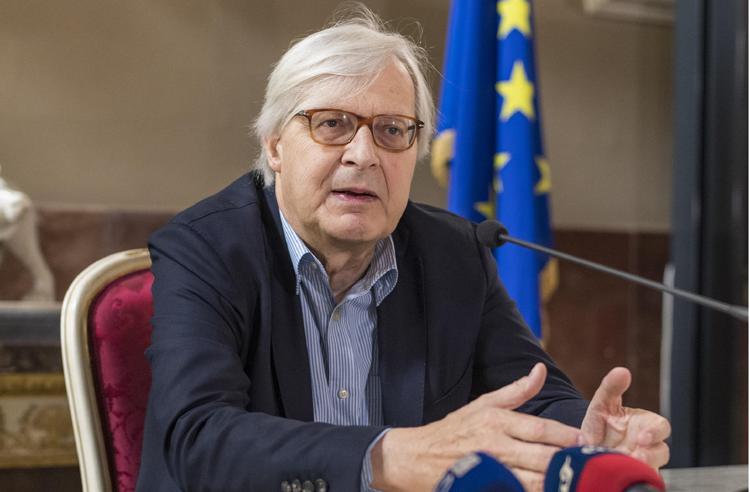 Sgarbi rischia processo per debiti con il fisco