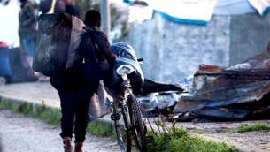 Migranti: al via sgombero baraccopoli S.Ferdinando