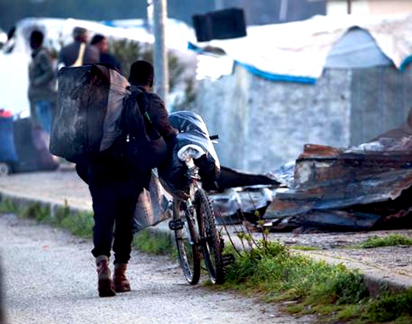 Migranti: al via sgombero baraccopoli S.Ferdinando
