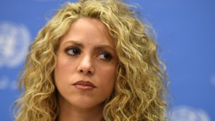 Shakira contro Piqué nella nuova canzone: "Hai scambiato una Ferrari con una Twingo" - Video