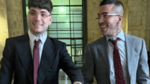 Shiva, revocati gli arresti domiciliari: il rapper festeggia in tribunale (con Sfera Ebbasta)