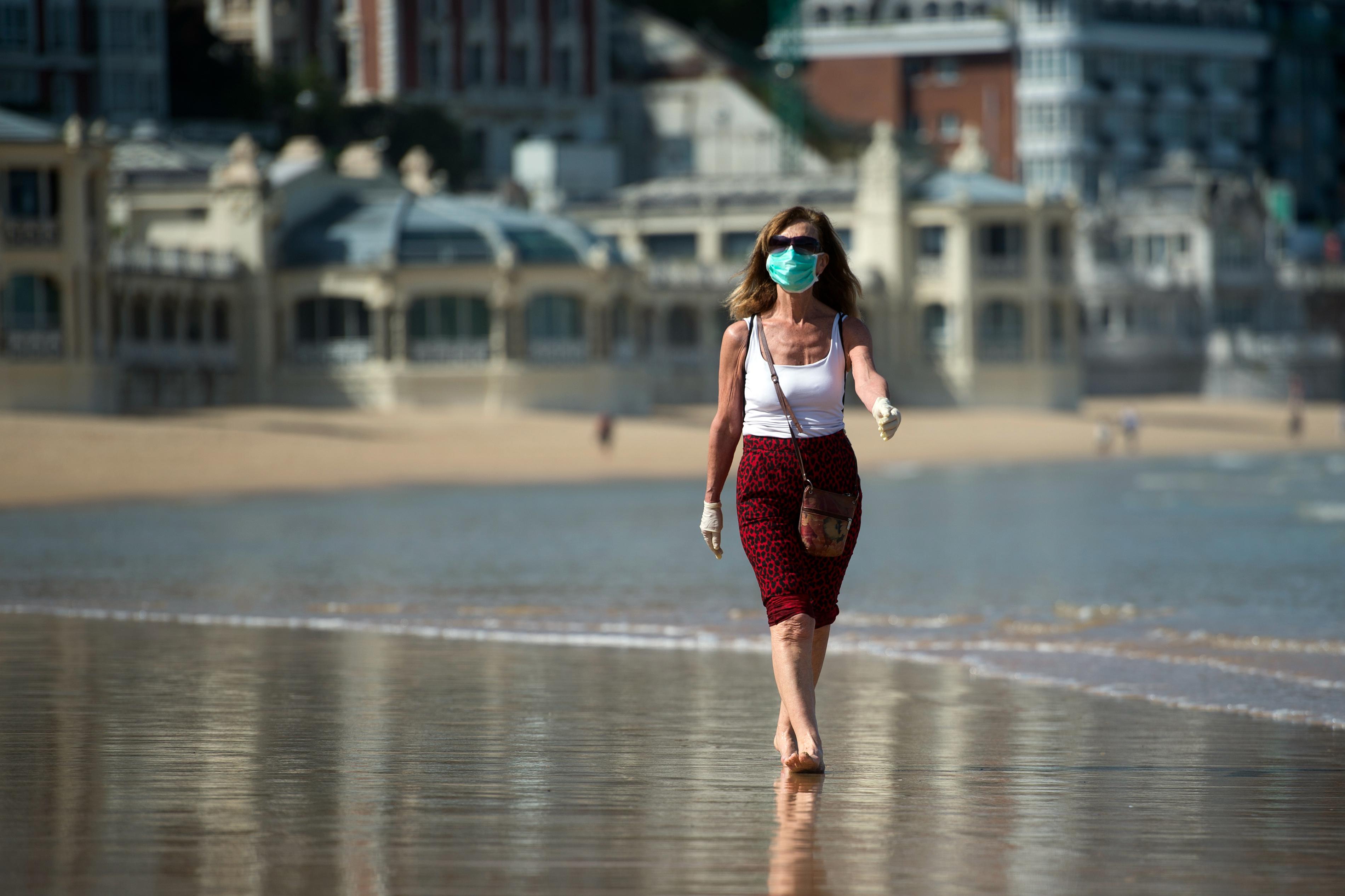 "Sì a mascherina in spiaggia, lanciare moda abbronzatura col segno"