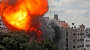 "Si prepara la guerra", il grido del parroco di Gaza