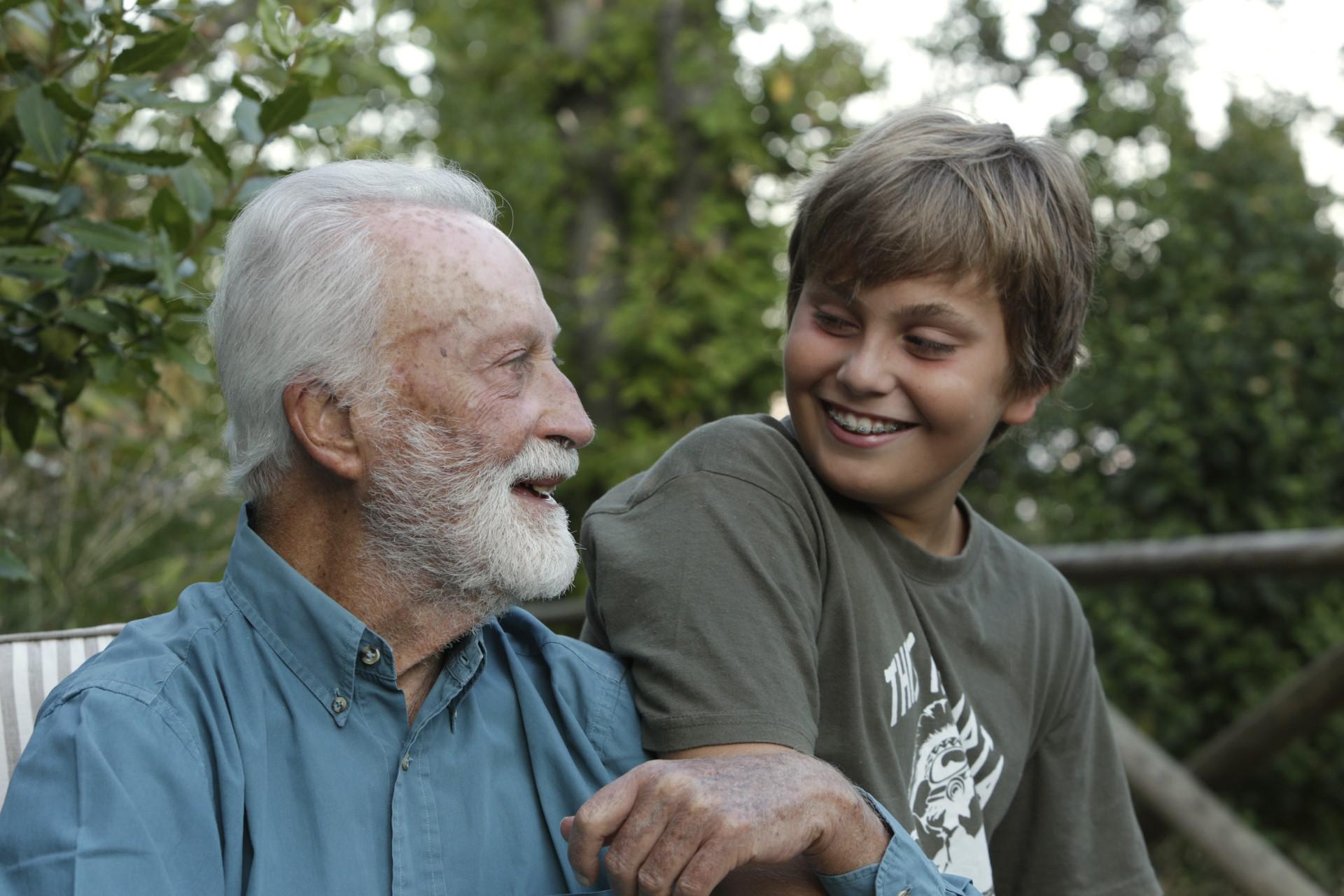 Simone Viola: "Vi racconto mio nonno Scalfari attraverso i ricordi inediti di 100 amici"