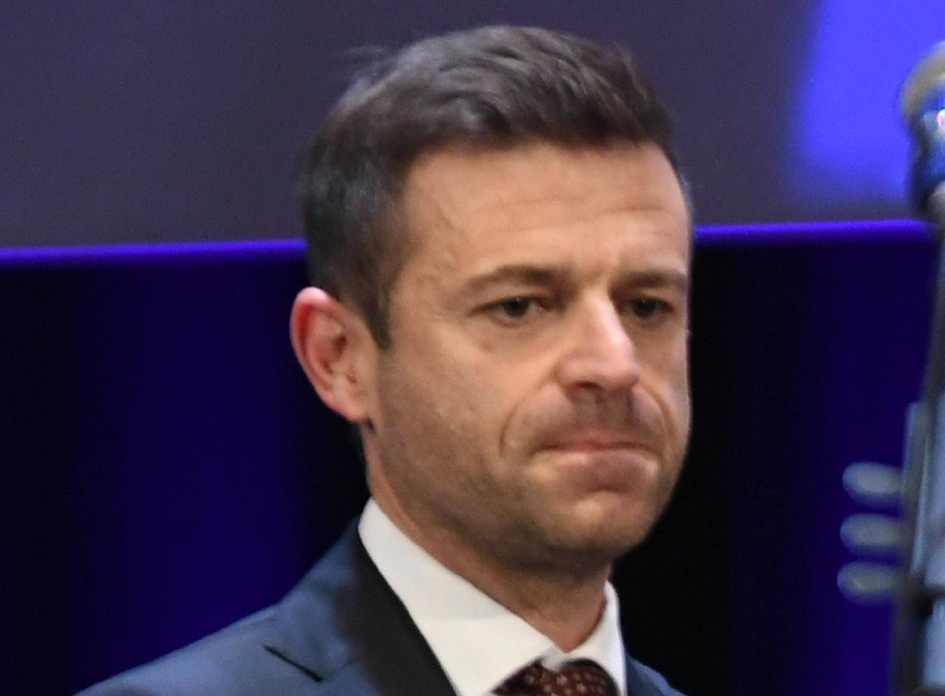 Sindaco Sorrento arrestato, telecamera riprende staffista mentre conta i soldi - Video