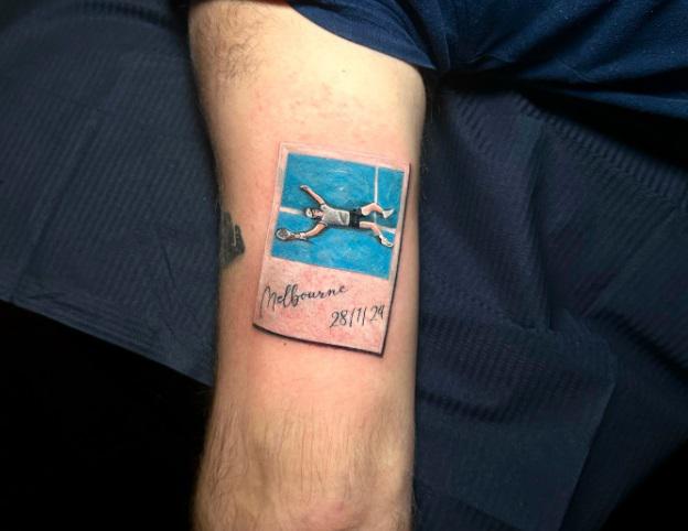 Sinner diventa un tatuaggio, l'omaggio del tifoso