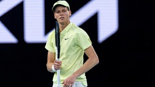Sinner: "Oggi ho gestito il malessere, l'esperienza a Wimbledon mi ha aiutato"