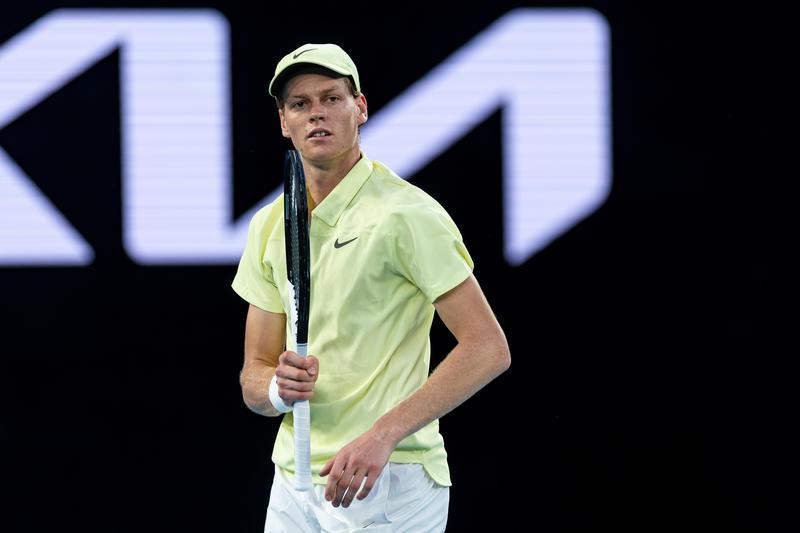 Sinner: "Oggi ho gestito il malessere, l'esperienza a Wimbledon mi ha aiutato"