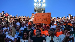 Sinner, "Si na' pret" e Kyrgios in lacrime: cori e cartelloni al Foro Italico