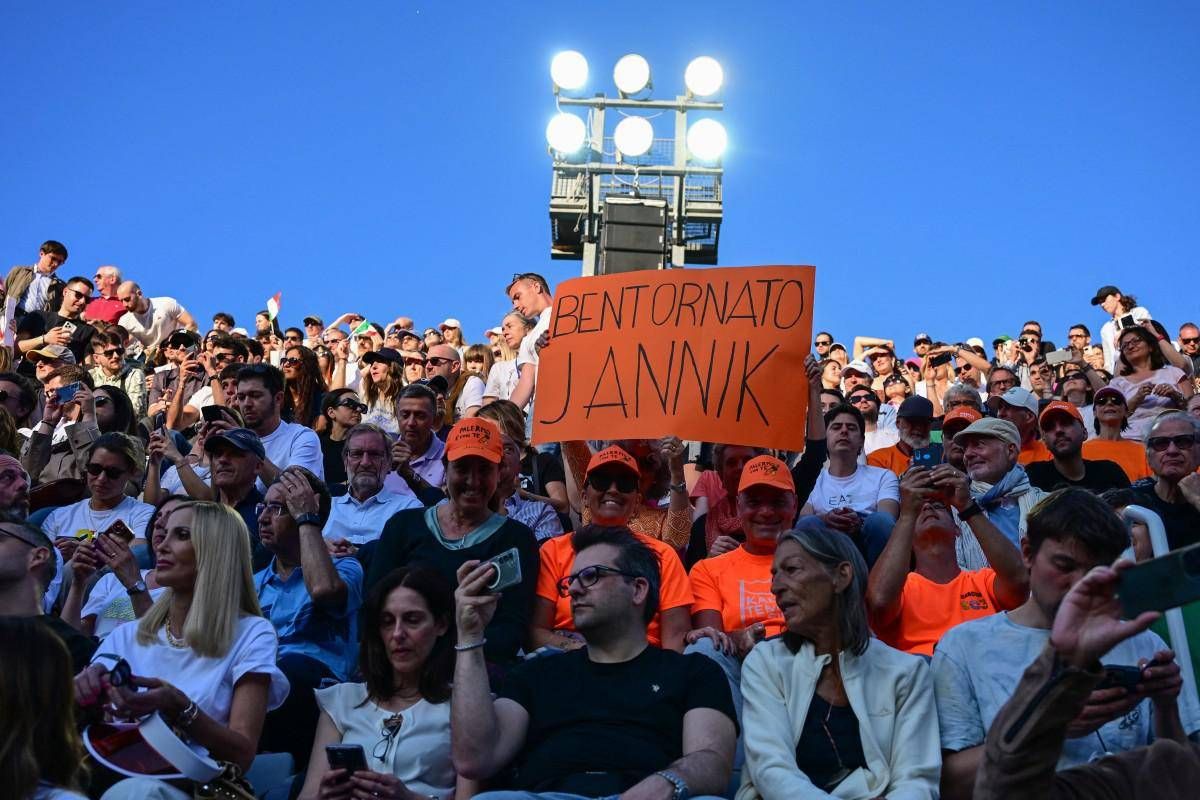 Sinner, "Si na' pret" e Kyrgios in lacrime: cori e cartelloni al Foro Italico