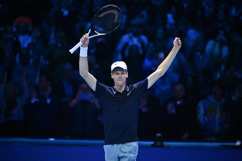 Sinner, vittoria con Tsitsipas