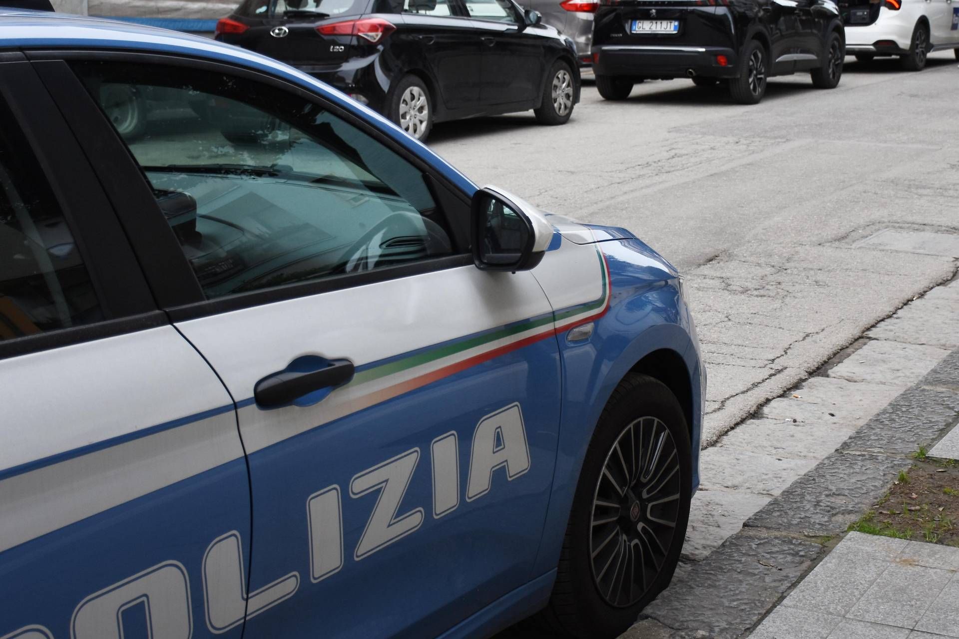 Siracusa, vessazioni e violenze su un anziano: misura cautelare per cinque minori