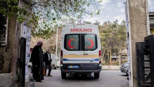 Siria, autobomba contro un autobus: 15 morti