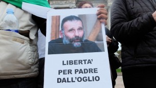 Siria, la sorella di Dall'Oglio: "Continuo a cercare Padre Paolo, anche nelle carceri"