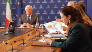 Siria, Tajani: "Situazione italiani sotto controllo, ambasciata pronta a organizzare evacuazione"