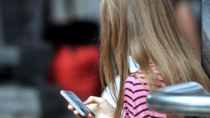 Social challenge, i rischi per la Gen Z: "Coinvolti in 243mila tra 11 e 17 anni"