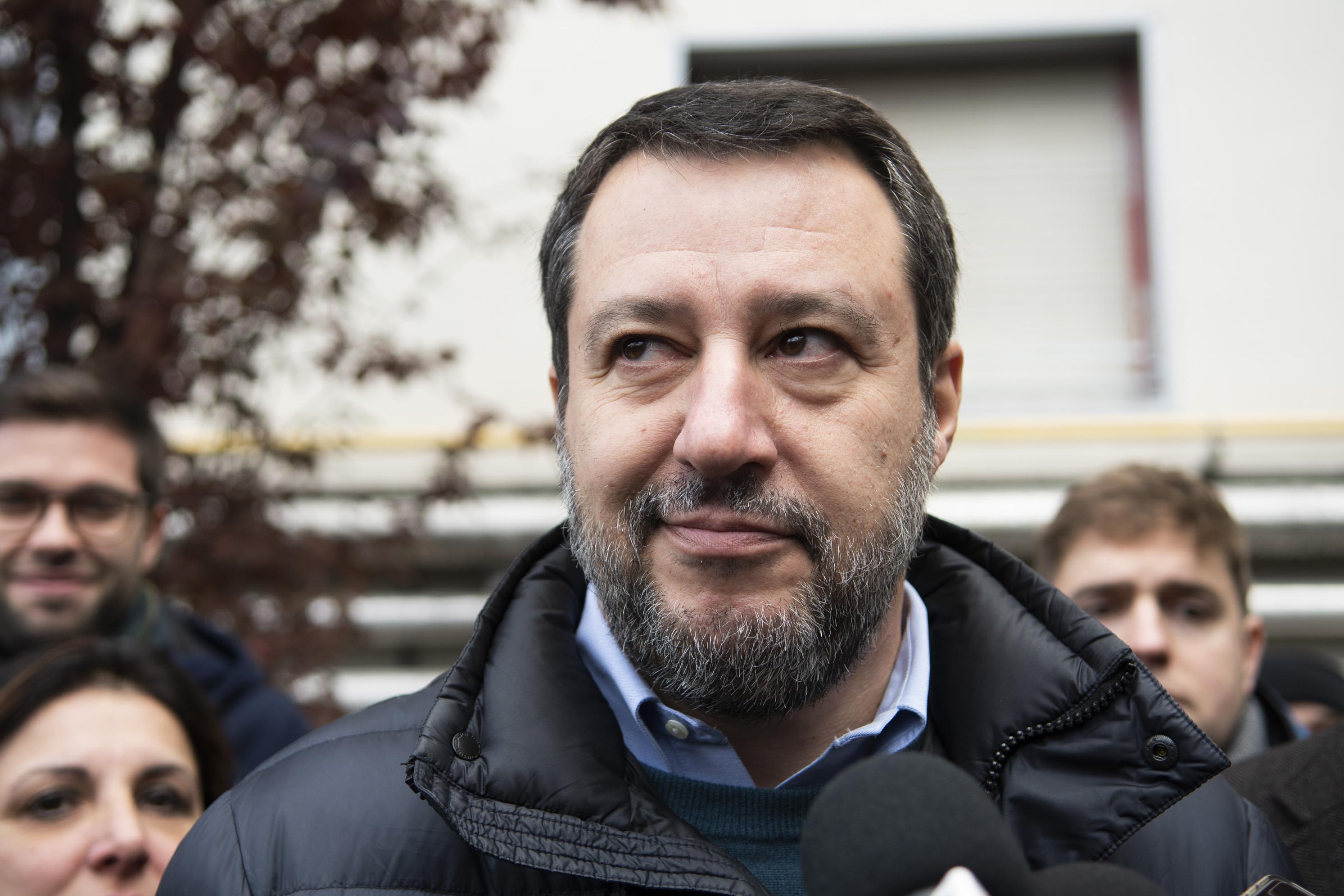 Sondaggi politici, calano FdI e Forza Italia: su Lega, Pd e M5S