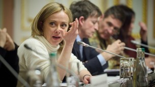 Sondaggi politici: Fdi al 28%, salgono Pd e Lega