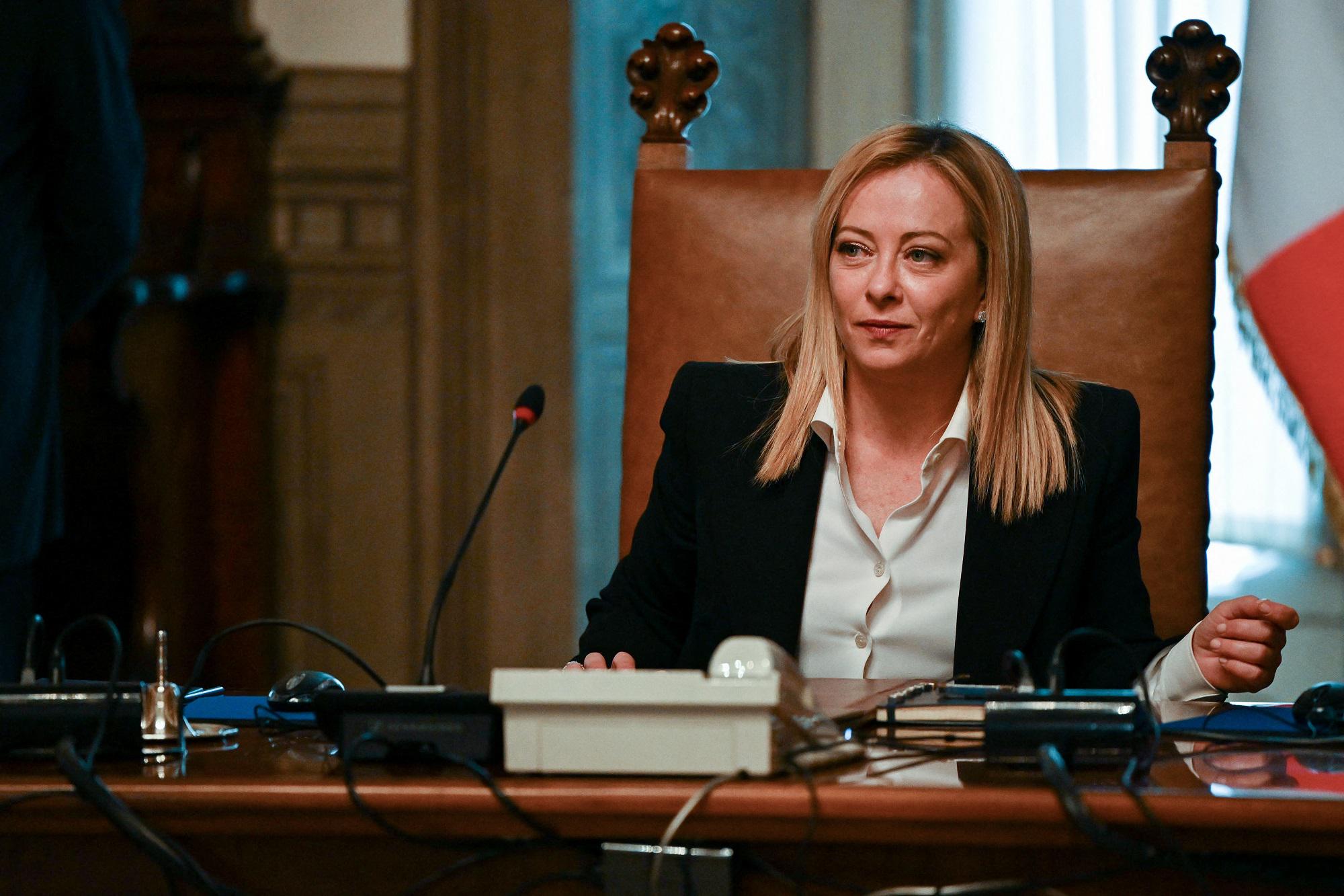 Sondaggi politici: FdI sempre primo partito, Pd al minimo storico