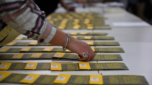 Sondaggi politici: Fratelli d'Italia, Pd e M5S in calo