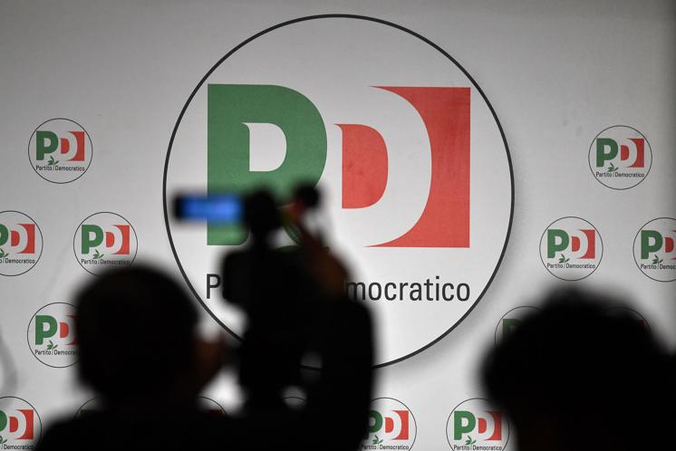 Sondaggi politici oggi: Pd primo partito al 20