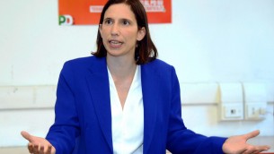Sondaggi politici, scendono Fratelli d'Italia e Pd
