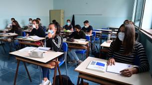 Sondaggio Emg/Adnkronos: varianti, 3 italiani su 10 chiuderebbero Superiori