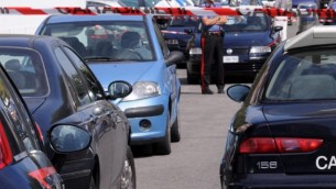Sorrento, cadavere di donna nel bagagliaio di un'auto