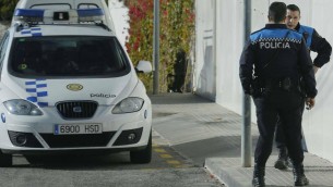 Spagna, 3 bambini segregati in casa da oltre 3 anni: arrestati i genitori