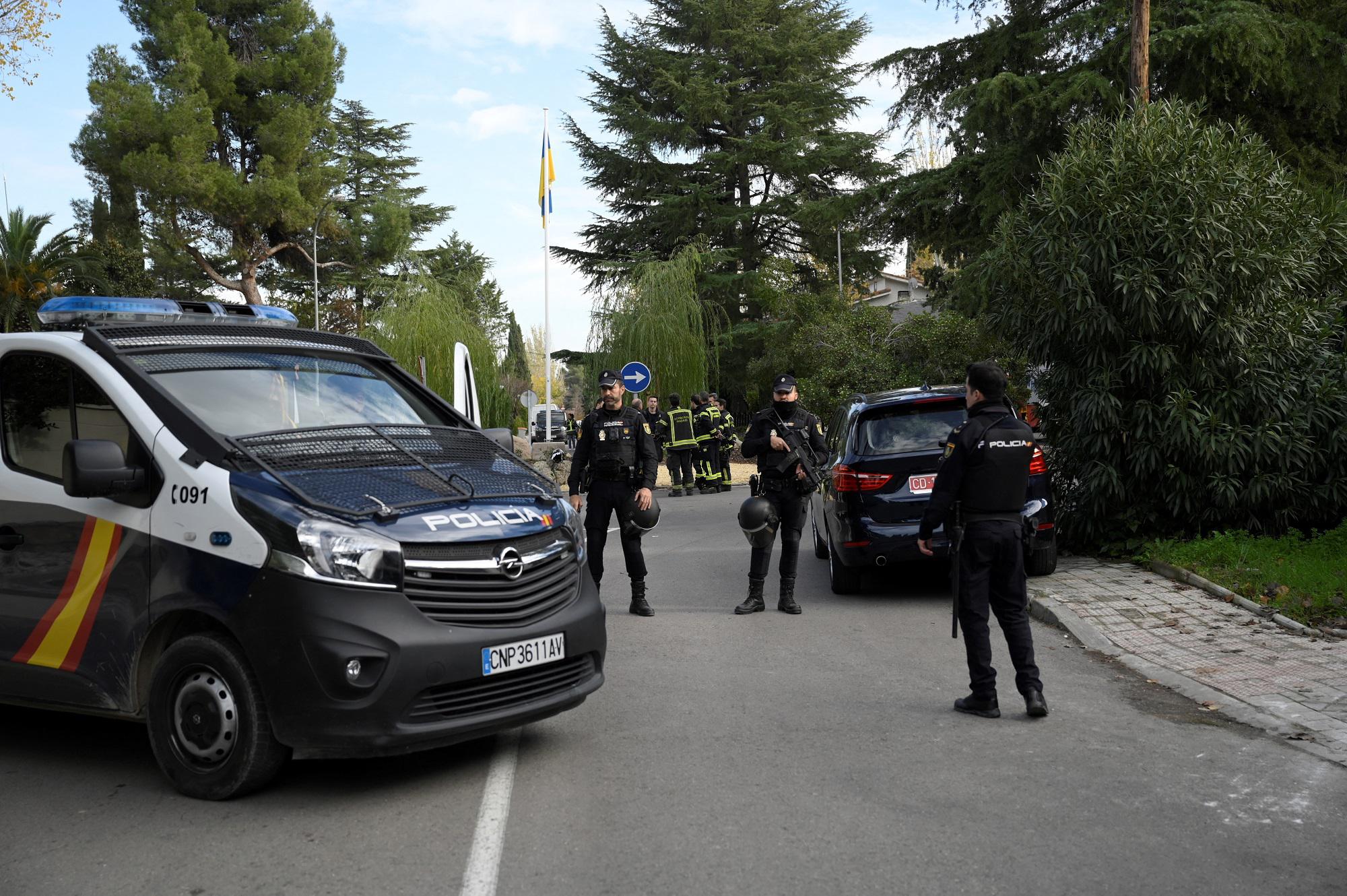 Spagna, allarme buste-bomba: nel mirino anche premier Sanchez