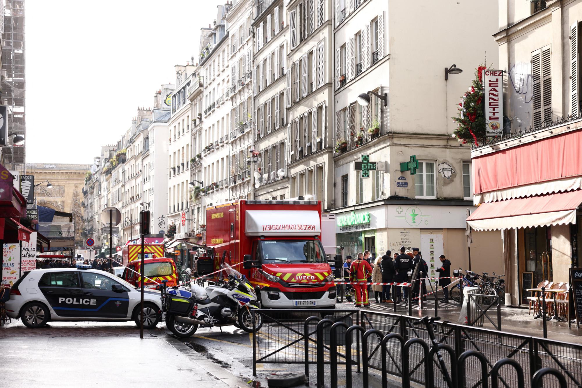 Sparatoria oggi a Parigi, il padre del killer: "Mio figlio è pazzo"