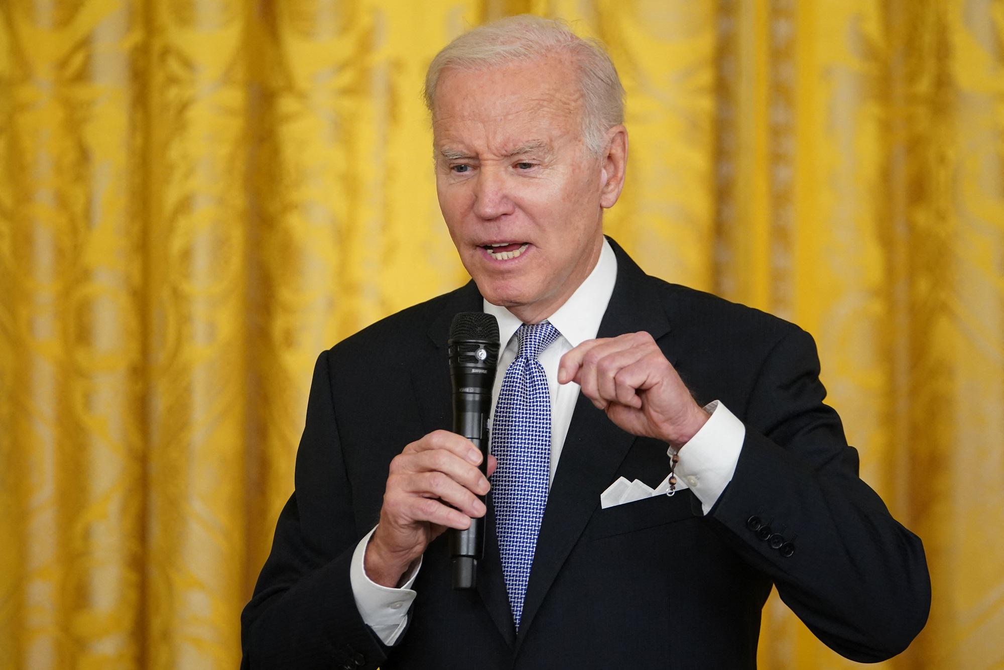 Sparatorie Usa, Biden: "Congresso approvi divieto armi d'assalto"