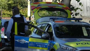 Spari da auto vicino chiesa a Londra, ferite 3 donne e una bambina