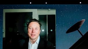 Spazio, Elon Musk si difende: "In orbita c'è posto per tutti"