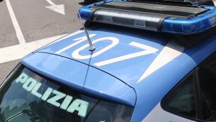 Sputava ogni giorno sull'auto dell'ex, arrestato 39enne