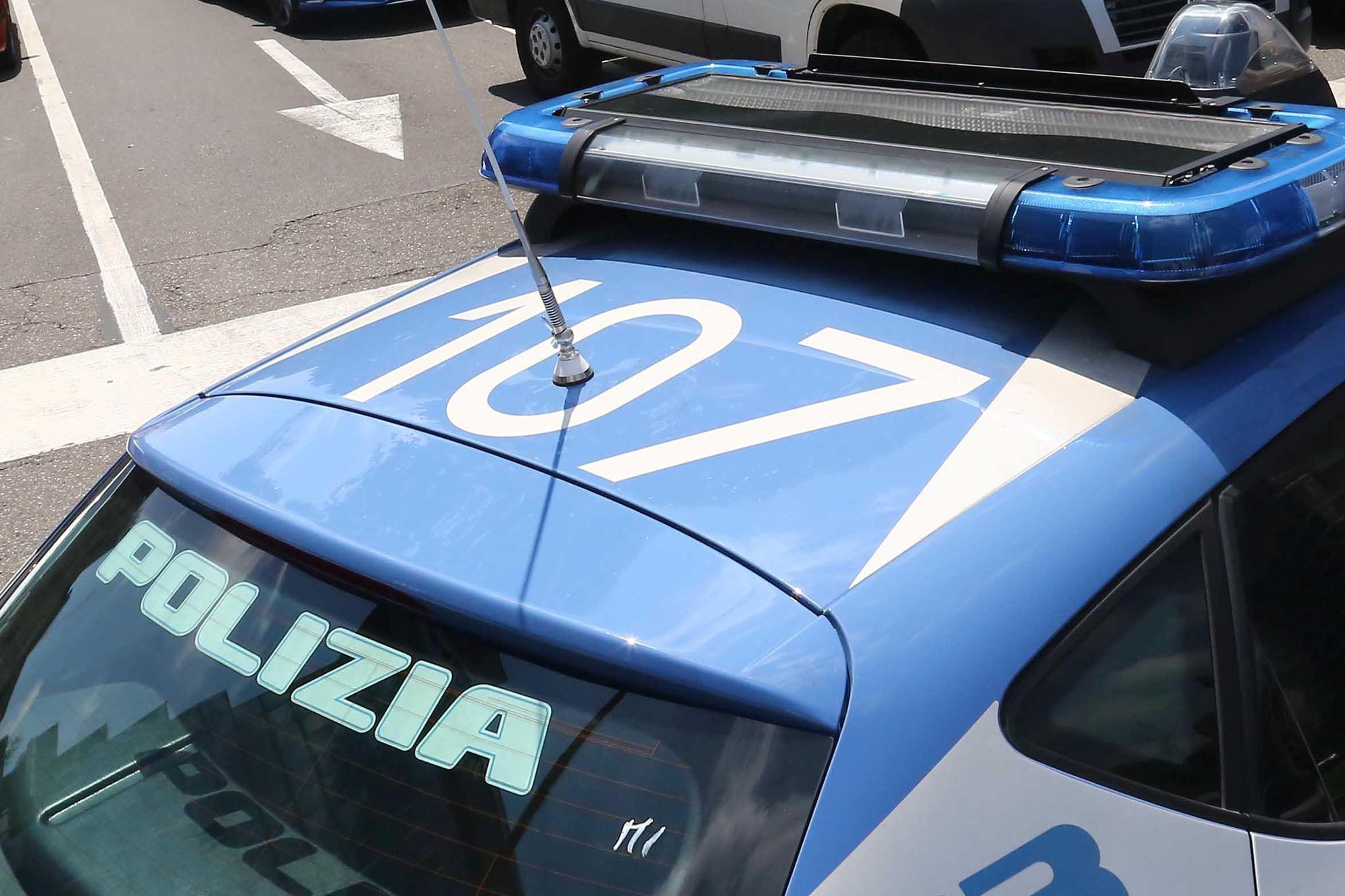 Sputava ogni giorno sull'auto dell'ex, arrestato 39enne