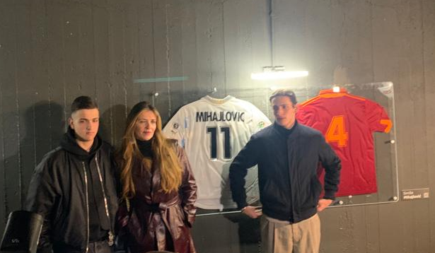 Stadio Olimpico celebra Mihajlovic, moglie Arianna: "E' un onore"