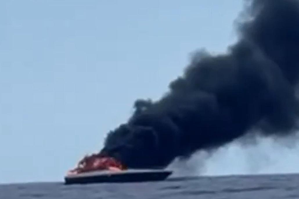 Stefania Craxi, yacht in fiamme affonda: salvata con il marito - Video